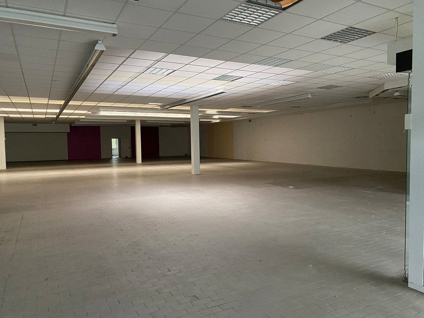 Prenájom nebytového priestoru 6.891 m², Bahnhofstraße 52, Dassel, Dolné Sasko Prenájom nebytového priestoru 6.891 m², Bahnhofstraße 52, Dassel, Dolné Sasko