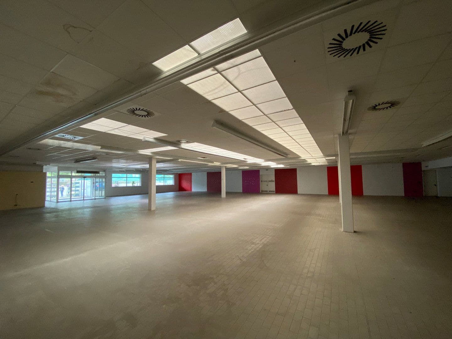 Prenájom nebytového priestoru 6.891 m², Bahnhofstraße 52, Dassel, Dolné Sasko Prenájom nebytového priestoru 6.891 m², Bahnhofstraße 52, Dassel, Dolné Sasko