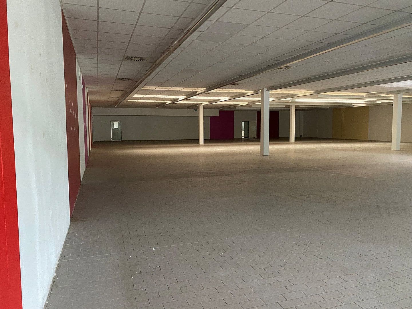 Prenájom nebytového priestoru 6.891 m², Bahnhofstraße 52, Dassel, Dolné Sasko Prenájom nebytového priestoru 6.891 m², Bahnhofstraße 52, Dassel, Dolné Sasko