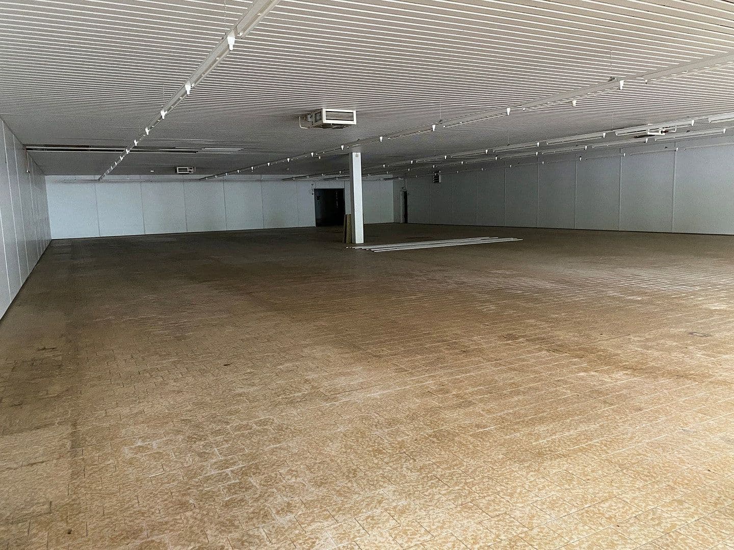 Prenájom nebytového priestoru 6.891 m², Bahnhofstraße 52, Dassel, Dolné Sasko Prenájom nebytového priestoru 6.891 m², Bahnhofstraße 52, Dassel, Dolné Sasko
