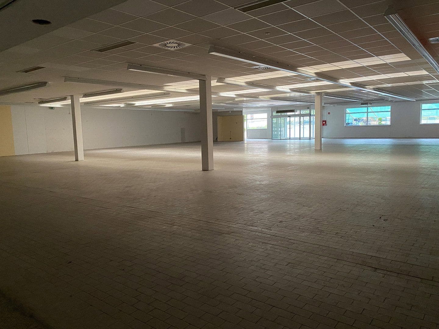 Prenájom nebytového priestoru 6.891 m², Bahnhofstraße 52, Dassel, Dolné Sasko Prenájom nebytového priestoru 6.891 m², Bahnhofstraße 52, Dassel, Dolné Sasko