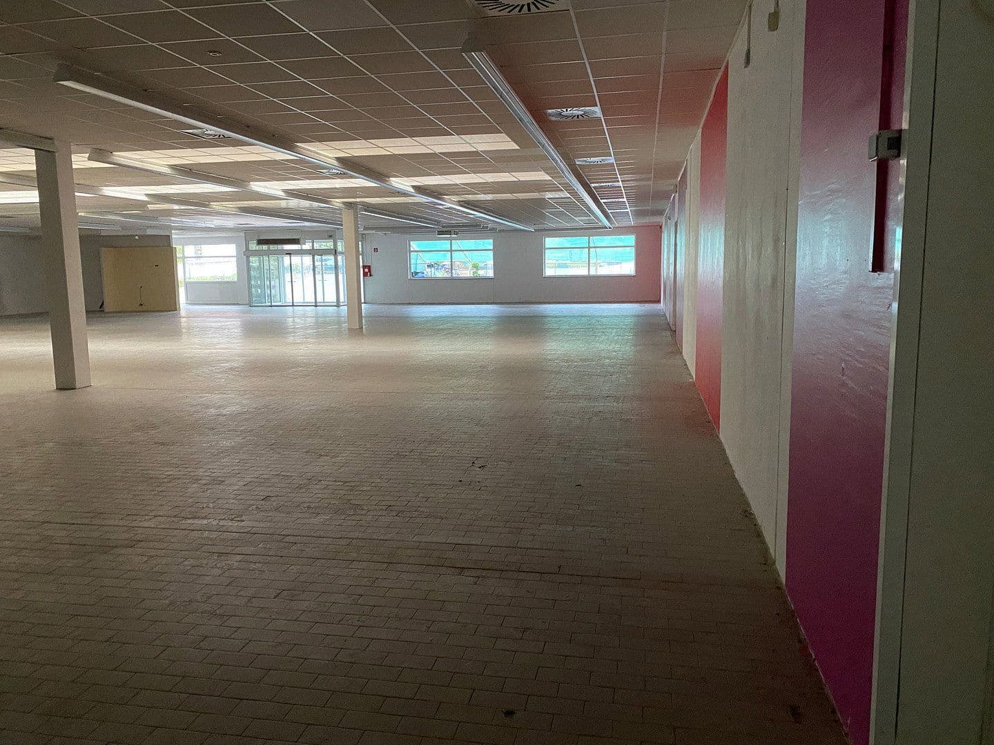 Prenájom nebytového priestoru 6.891 m², Bahnhofstraße 52, Dassel, Dolné Sasko Prenájom nebytového priestoru 6.891 m², Bahnhofstraße 52, Dassel, Dolné Sasko