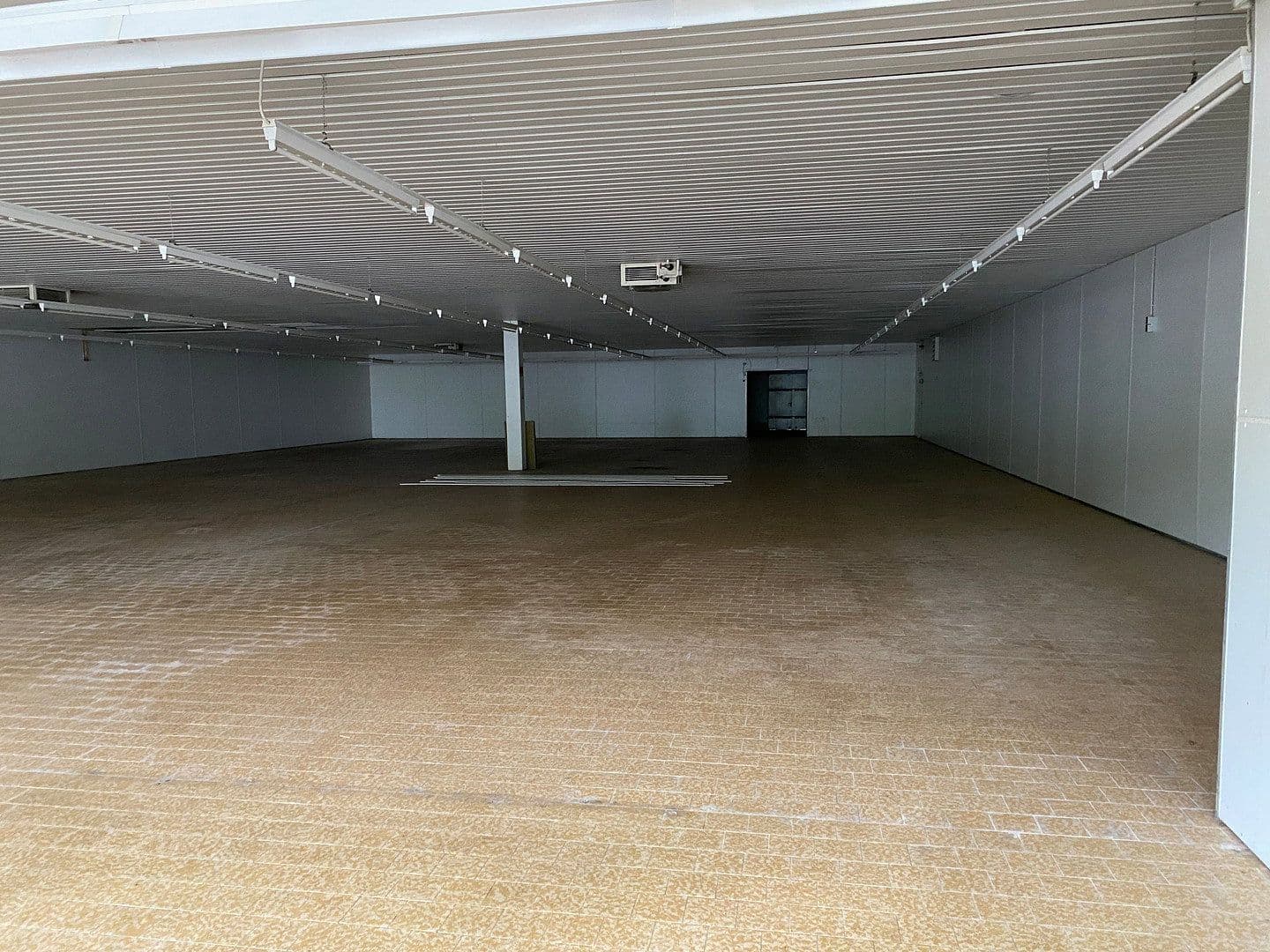 Prenájom nebytového priestoru 6.891 m², Bahnhofstraße 52, Dassel, Dolné Sasko Prenájom nebytového priestoru 6.891 m², Bahnhofstraße 52, Dassel, Dolné Sasko