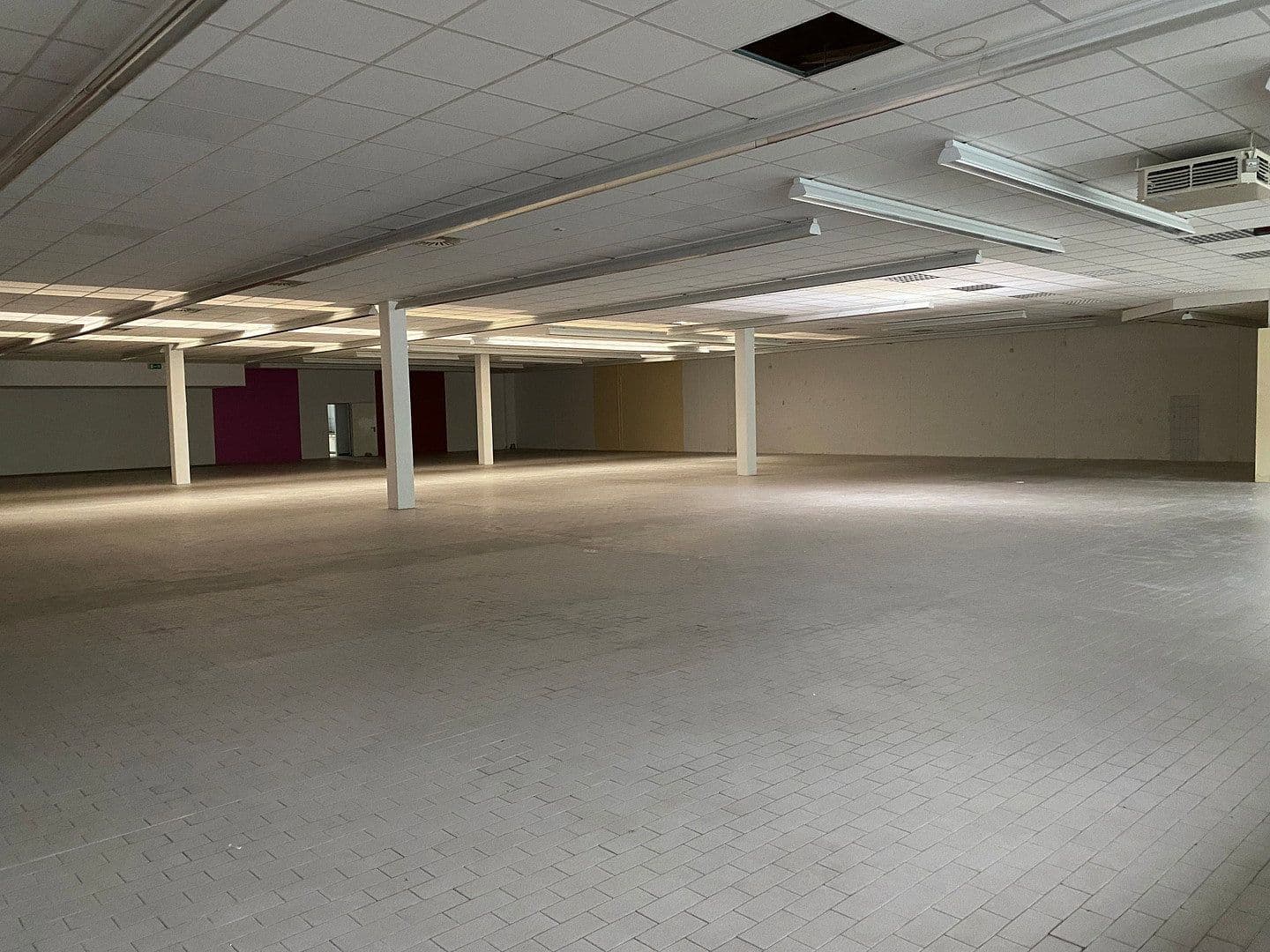 Prenájom nebytového priestoru 6.891 m², Bahnhofstraße 52, Dassel, Dolné Sasko Prenájom nebytového priestoru 6.891 m², Bahnhofstraße 52, Dassel, Dolné Sasko
