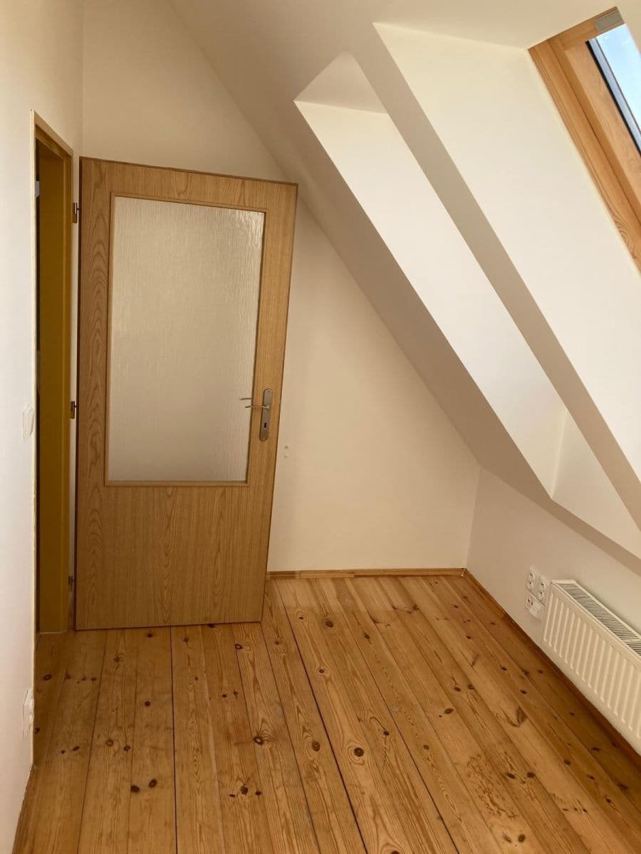 Prenájom bytu 5-izbový 126 m², Osvoboditelů, Hlučín, Moravskoslezský kraj Prenájom bytu 5-izbový 126 m², Osvoboditelů, Hlučín, Moravskoslezský kraj
