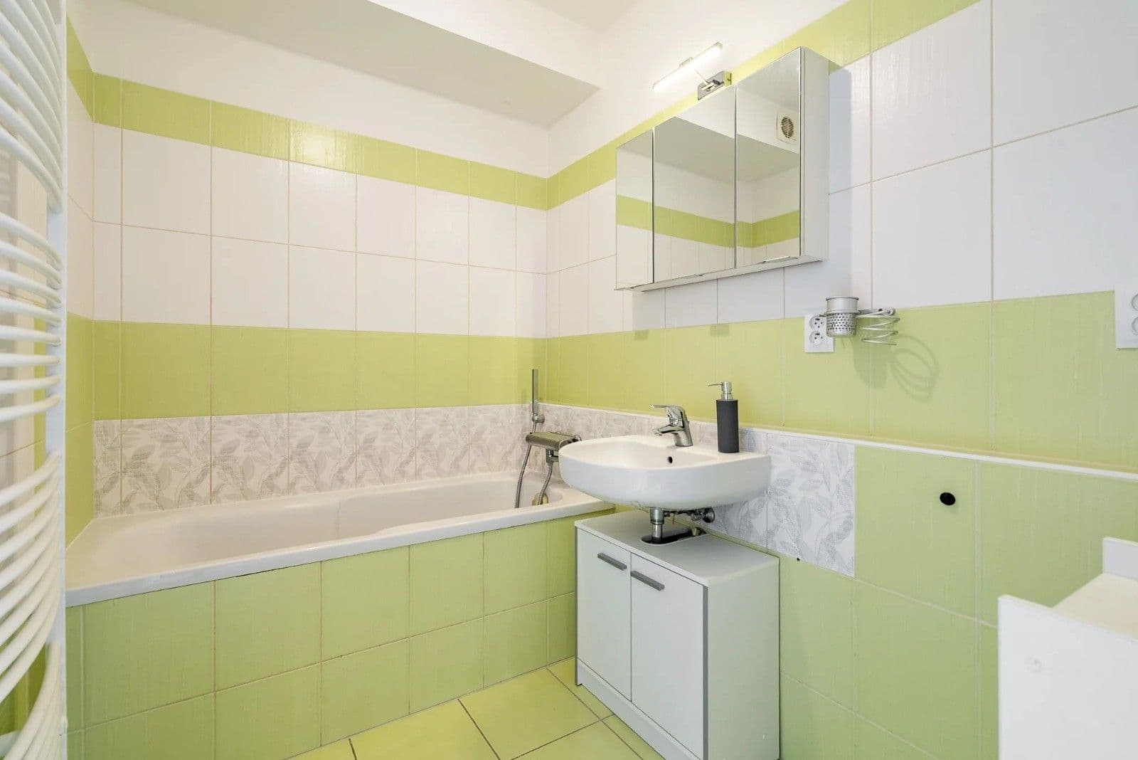 Predaj bytu 3-izbový 74 m², K Meteoru, Hradec Králové, Královéhradecký kraj Predaj bytu 3-izbový 74 m², K Meteoru, Hradec Králové, Královéhradecký kraj
