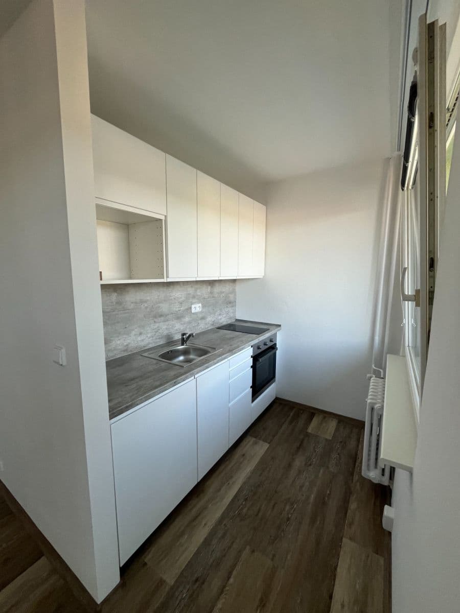 Prenájom bytu 1-izbový 38 m², Jižní, Semily, Liberecký kraj Prenájom bytu 1-izbový 38 m², Jižní, Semily, Liberecký kraj