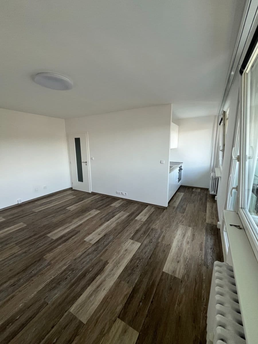 Prenájom bytu 1-izbový 38 m², Jižní, Semily, Liberecký kraj Prenájom bytu 1-izbový 38 m², Jižní, Semily, Liberecký kraj