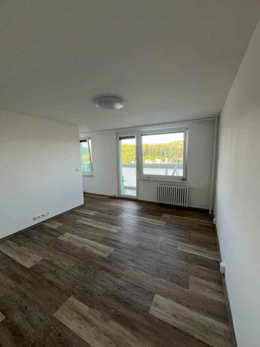 Prenájom bytu 1-izbový 38 m², Jižní, Semily, Liberecký kraj Prenájom bytu 1-izbový 38 m², Jižní, Semily, Liberecký kraj