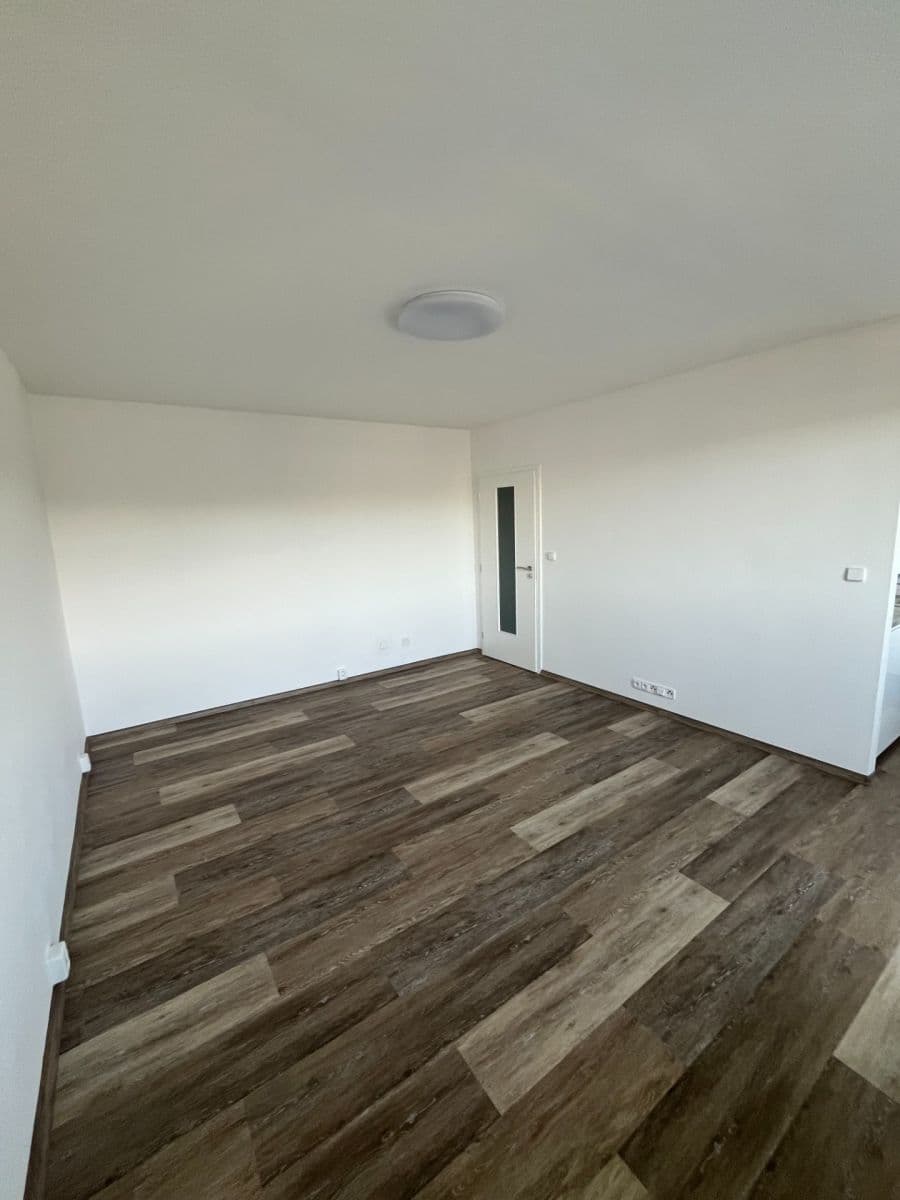 Prenájom bytu 1-izbový 38 m², Jižní, Semily, Liberecký kraj Prenájom bytu 1-izbový 38 m², Jižní, Semily, Liberecký kraj
