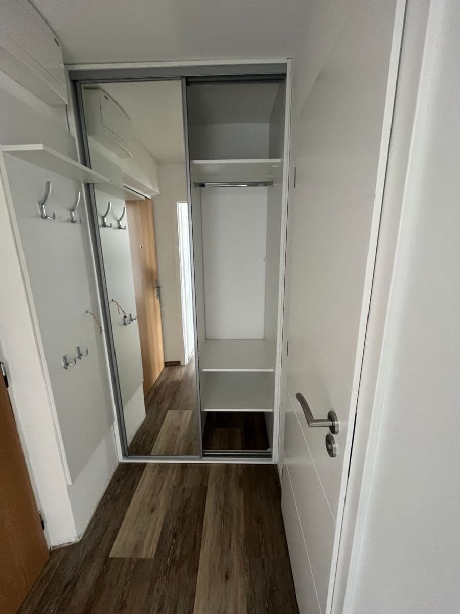 Prenájom bytu 1-izbový 38 m², Jižní, Semily, Liberecký kraj Prenájom bytu 1-izbový 38 m², Jižní, Semily, Liberecký kraj