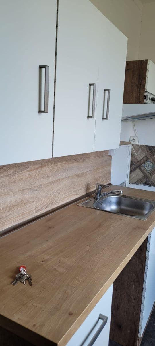 Prenájom bytu 1-izbový 44 m², tř. Kosmonautů, Olomouc, Olomoucký kraj Prenájom bytu 1-izbový 44 m², tř. Kosmonautů, Olomouc, Olomoucký kraj