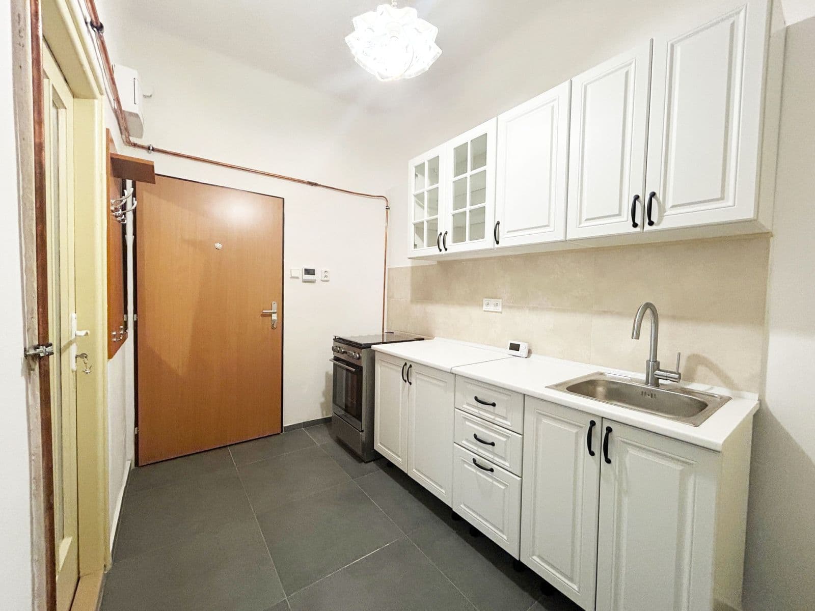 Prenájom bytu 2-izbový 50 m², Vlastislavova, Praha, Praha Prenájom bytu 2-izbový 50 m², Vlastislavova, Praha, Praha