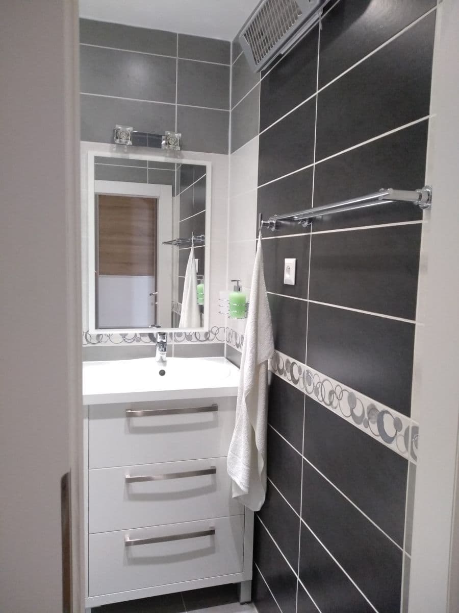 Prenájom bytu 1-izbový 38 m², Novohorská, Rača, Bratislavský kraj Prenájom bytu 1-izbový 38 m², Novohorská, Rača, Bratislavský kraj