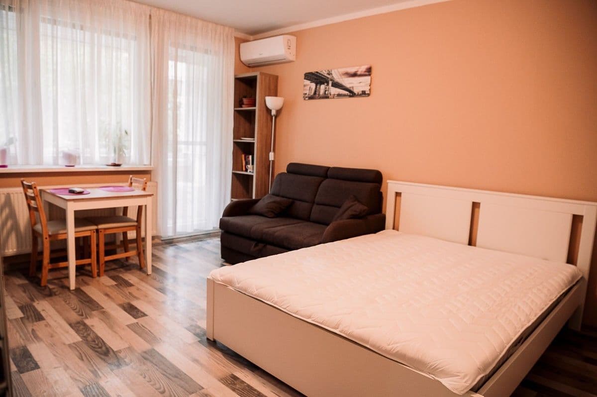 Prenájom bytu 1-izbový 38 m², Novohorská, Rača, Bratislavský kraj Prenájom bytu 1-izbový 38 m², Novohorská, Rača, Bratislavský kraj