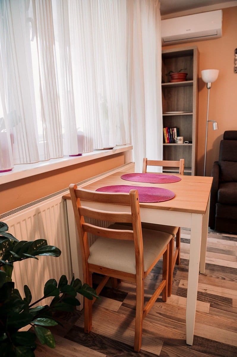 Prenájom bytu 1-izbový 38 m², Novohorská, Rača, Bratislavský kraj Prenájom bytu 1-izbový 38 m², Novohorská, Rača, Bratislavský kraj