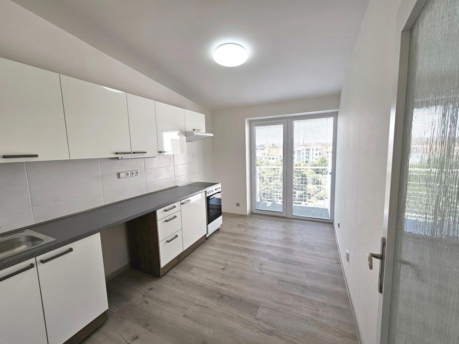 Prenájom bytu 1-izbový 38 m², Karáskovo náměstí, Brno, Jihomoravský kraj Prenájom bytu 1-izbový 38 m², Karáskovo náměstí, Brno, Jihomoravský kraj