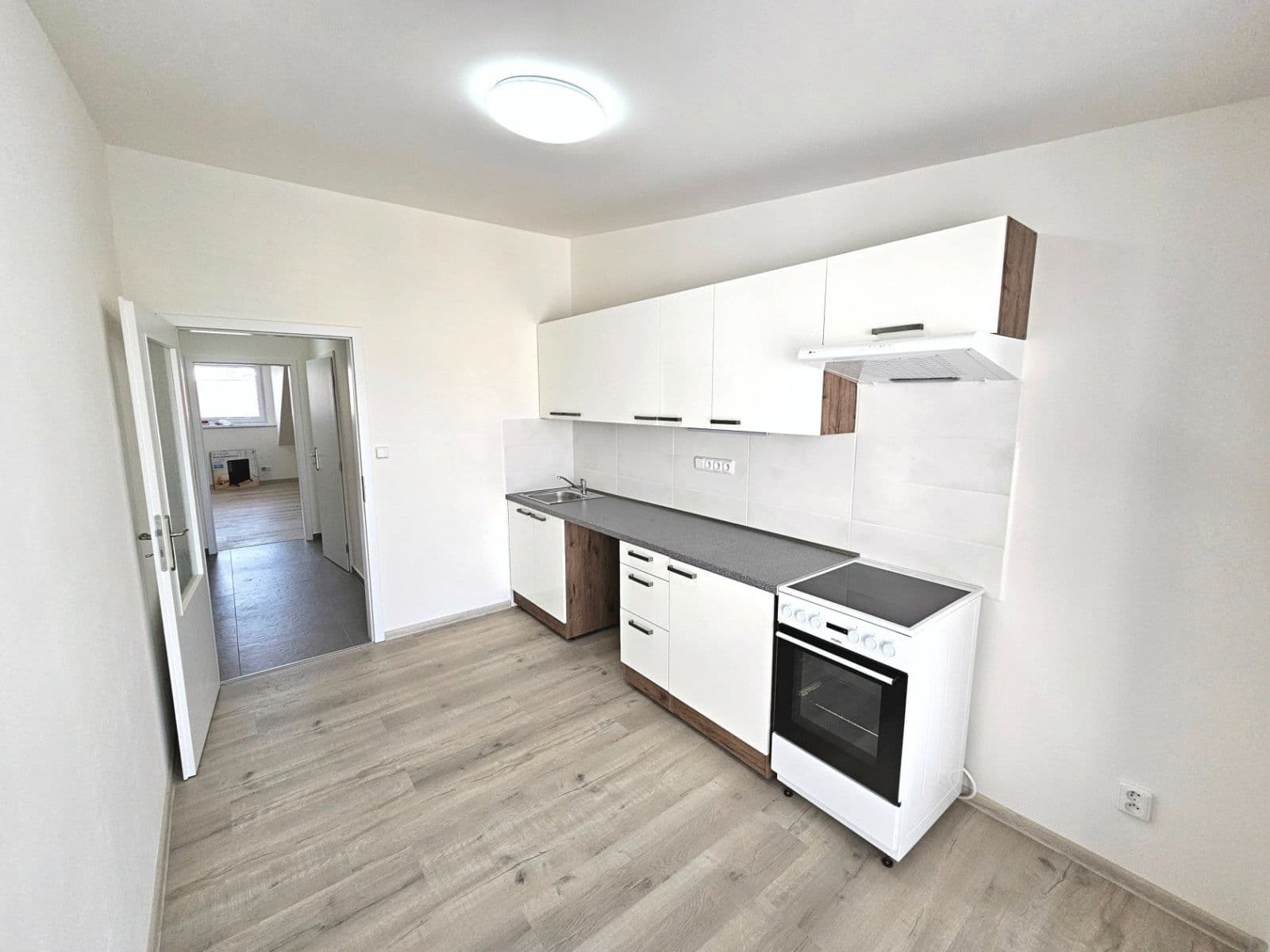 Prenájom bytu 1-izbový 38 m², Karáskovo náměstí, Brno, Jihomoravský kraj Prenájom bytu 1-izbový 38 m², Karáskovo náměstí, Brno, Jihomoravský kraj
