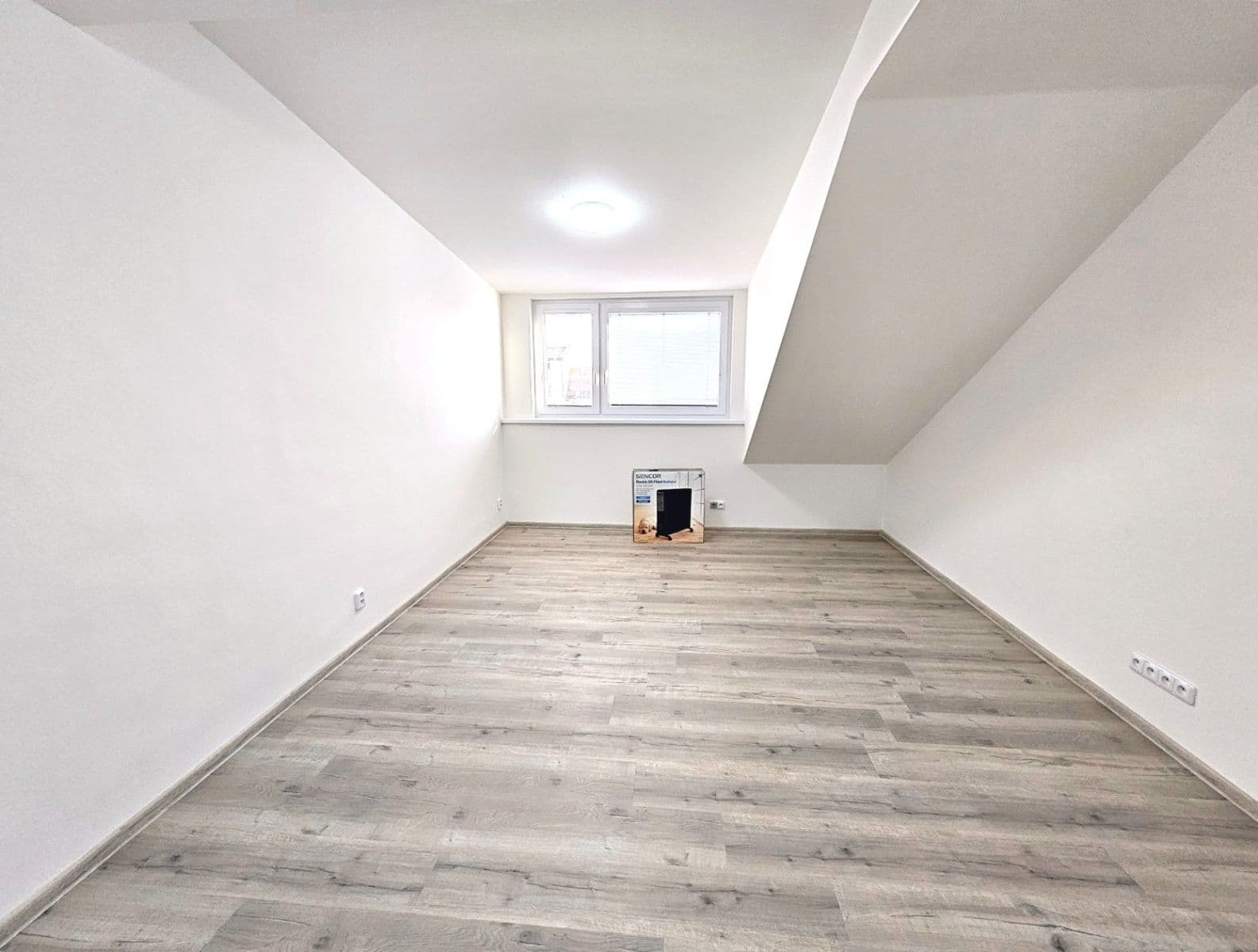 Prenájom bytu 1-izbový 38 m², Karáskovo náměstí, Brno, Jihomoravský kraj Prenájom bytu 1-izbový 38 m², Karáskovo náměstí, Brno, Jihomoravský kraj