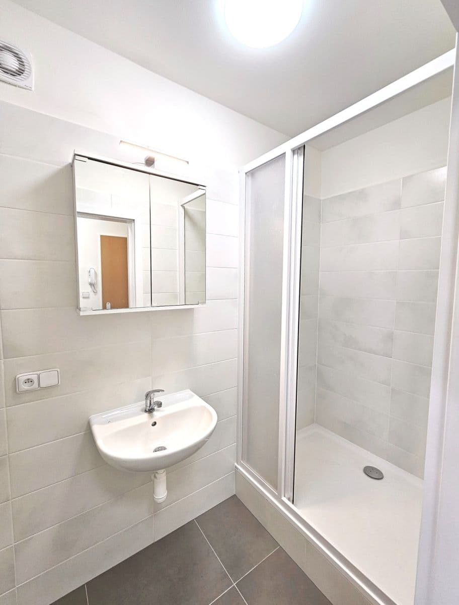 Prenájom bytu 1-izbový 38 m², Karáskovo náměstí, Brno, Jihomoravský kraj Prenájom bytu 1-izbový 38 m², Karáskovo náměstí, Brno, Jihomoravský kraj