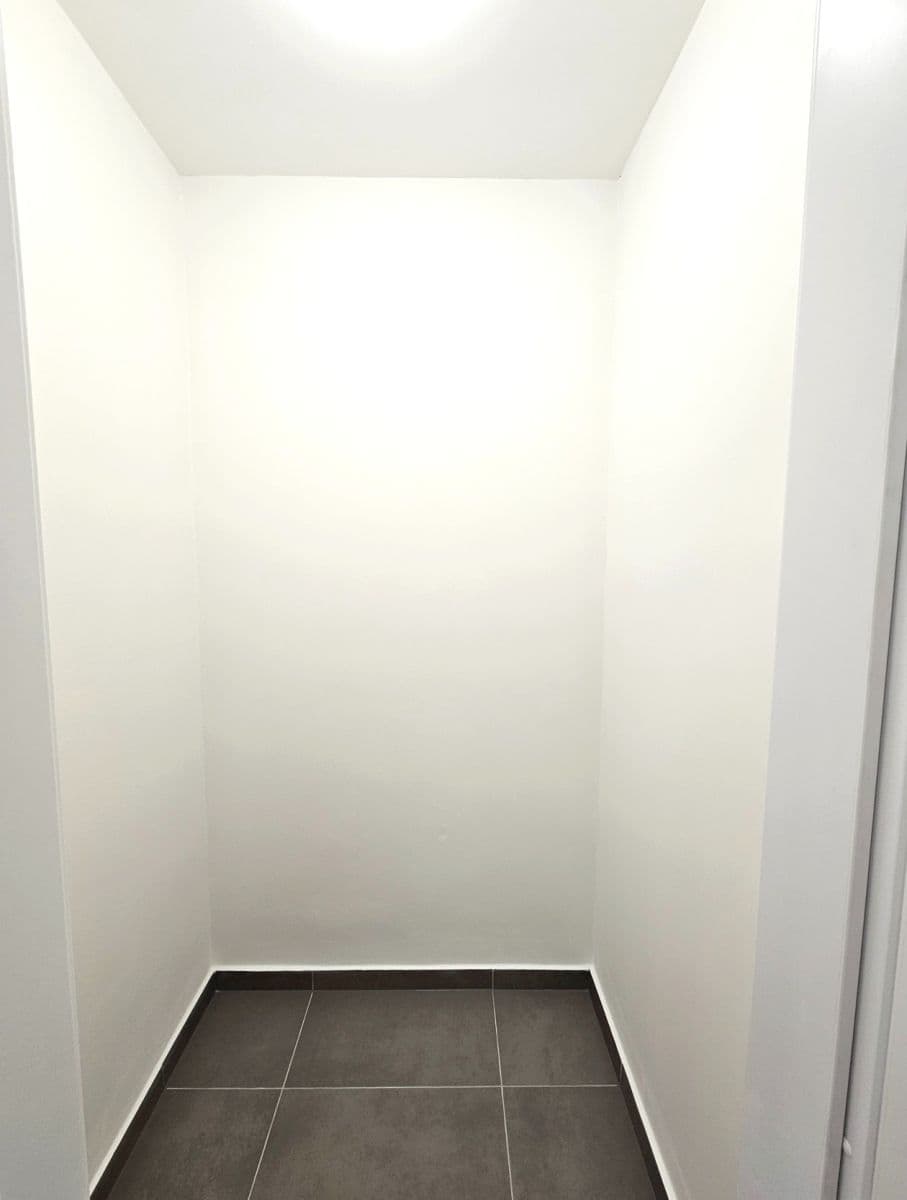 Prenájom bytu 1-izbový 38 m², Karáskovo náměstí, Brno, Jihomoravský kraj Prenájom bytu 1-izbový 38 m², Karáskovo náměstí, Brno, Jihomoravský kraj