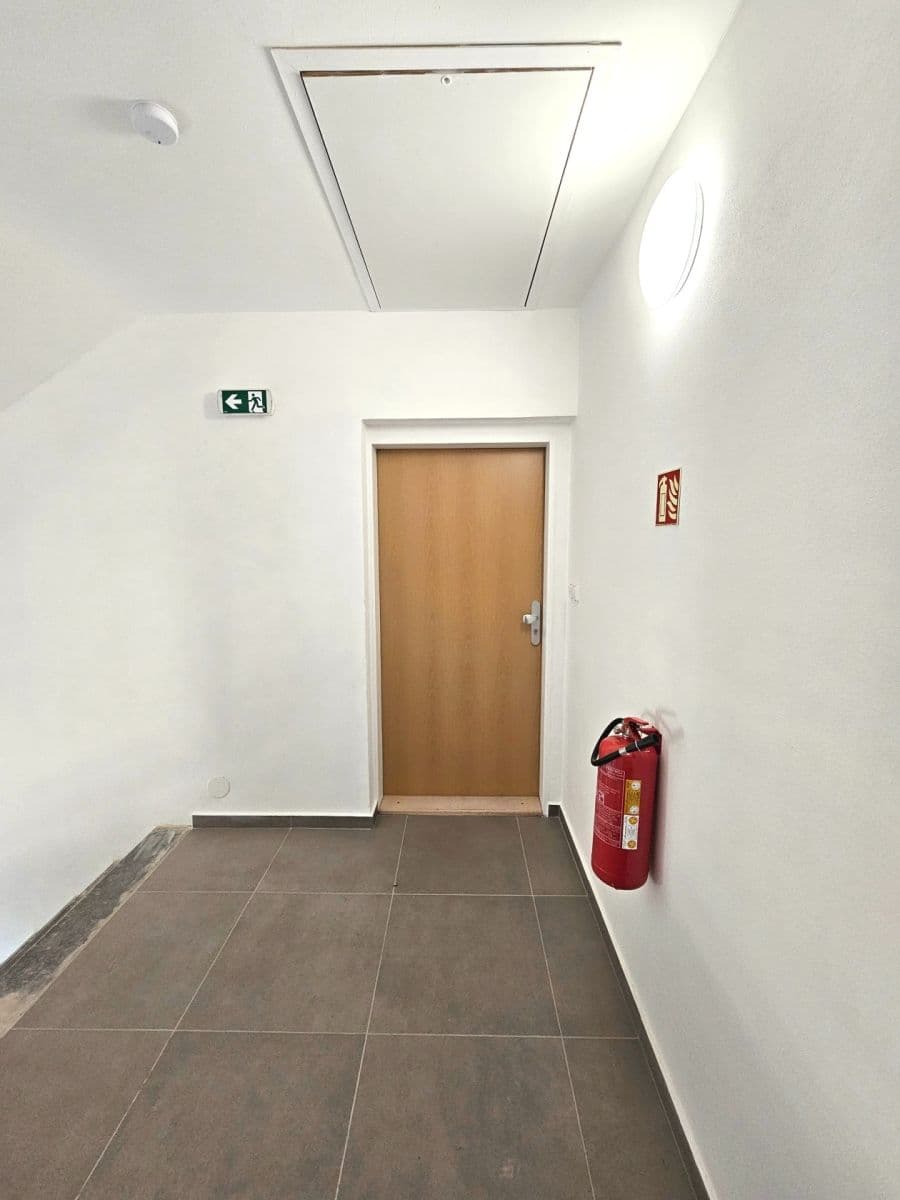 Prenájom bytu 1-izbový 38 m², Karáskovo náměstí, Brno, Jihomoravský kraj Prenájom bytu 1-izbový 38 m², Karáskovo náměstí, Brno, Jihomoravský kraj
