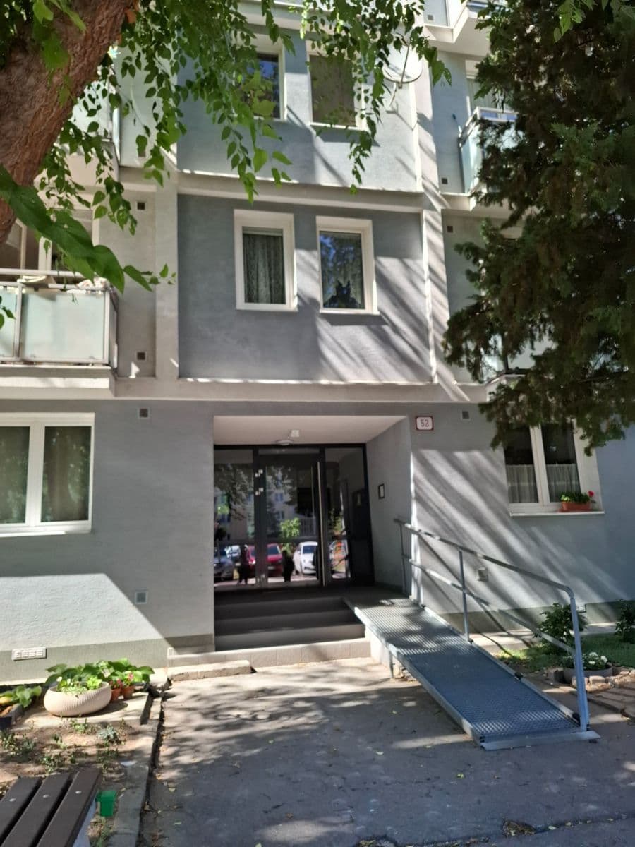 Prenájom bytu 2-izbový 47 m², Astrová, Ružinov, Bratislavský kraj Prenájom bytu 2-izbový 47 m², Astrová, Ružinov, Bratislavský kraj