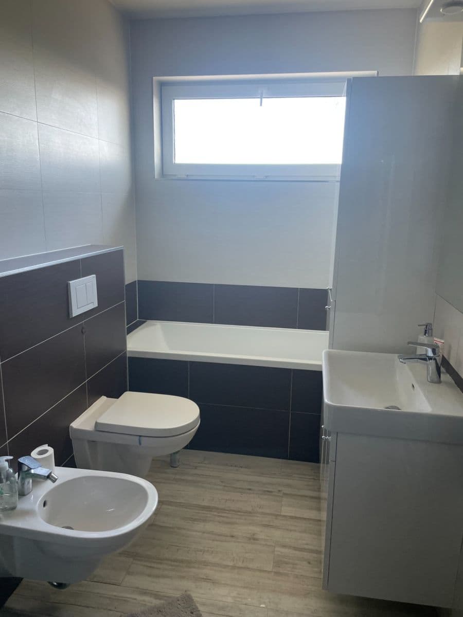 Prenájom domu 120 m², pozemek 900 m², Dobrovice, Středočeský kraj Prenájom domu 120 m², pozemek 900 m², Dobrovice, Středočeský kraj