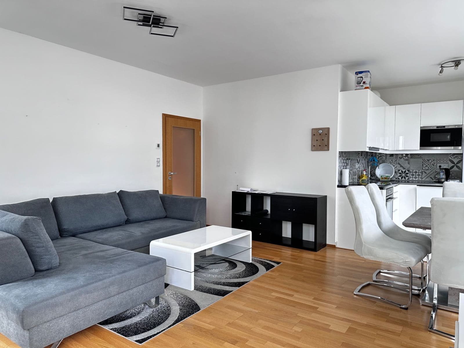 Prenájom bytu 2-izbový 61 m², Olšanská, Praha, Praha Prenájom bytu 2-izbový 61 m², Olšanská, Praha, Praha