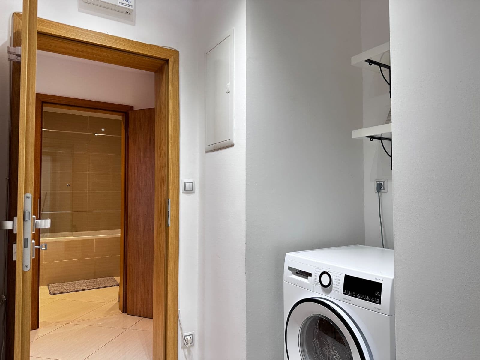 Prenájom bytu 2-izbový 61 m², Olšanská, Praha, Praha Prenájom bytu 2-izbový 61 m², Olšanská, Praha, Praha