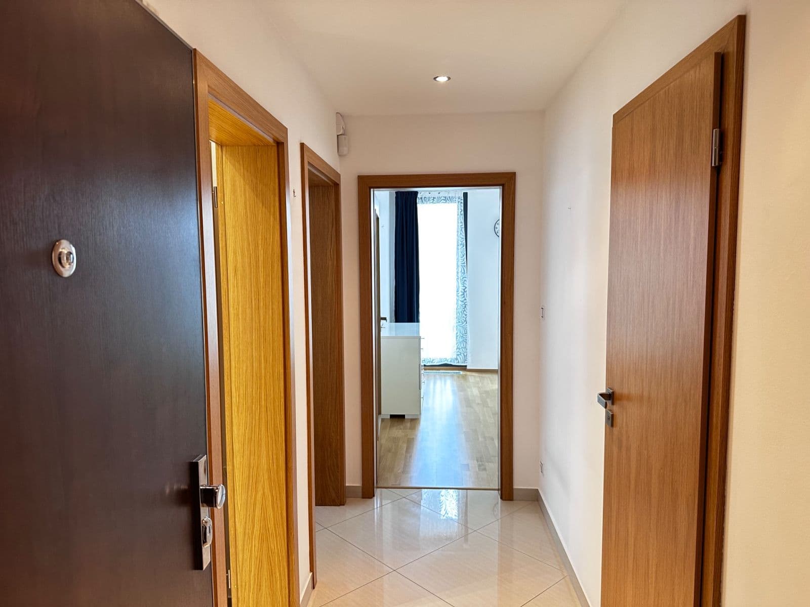 Prenájom bytu 2-izbový 61 m², Olšanská, Praha, Praha Prenájom bytu 2-izbový 61 m², Olšanská, Praha, Praha