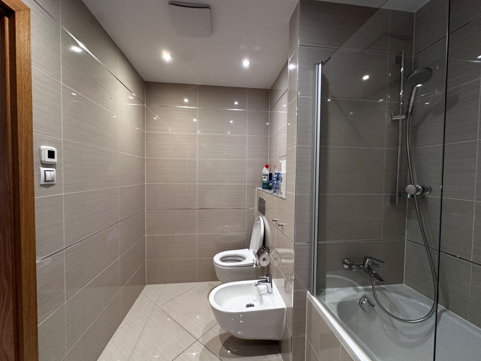 Prenájom bytu 2-izbový 61 m², Olšanská, Praha, Praha Prenájom bytu 2-izbový 61 m², Olšanská, Praha, Praha