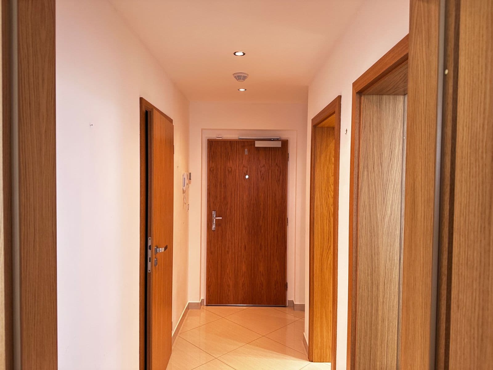 Prenájom bytu 2-izbový 61 m², Olšanská, Praha, Praha Prenájom bytu 2-izbový 61 m², Olšanská, Praha, Praha