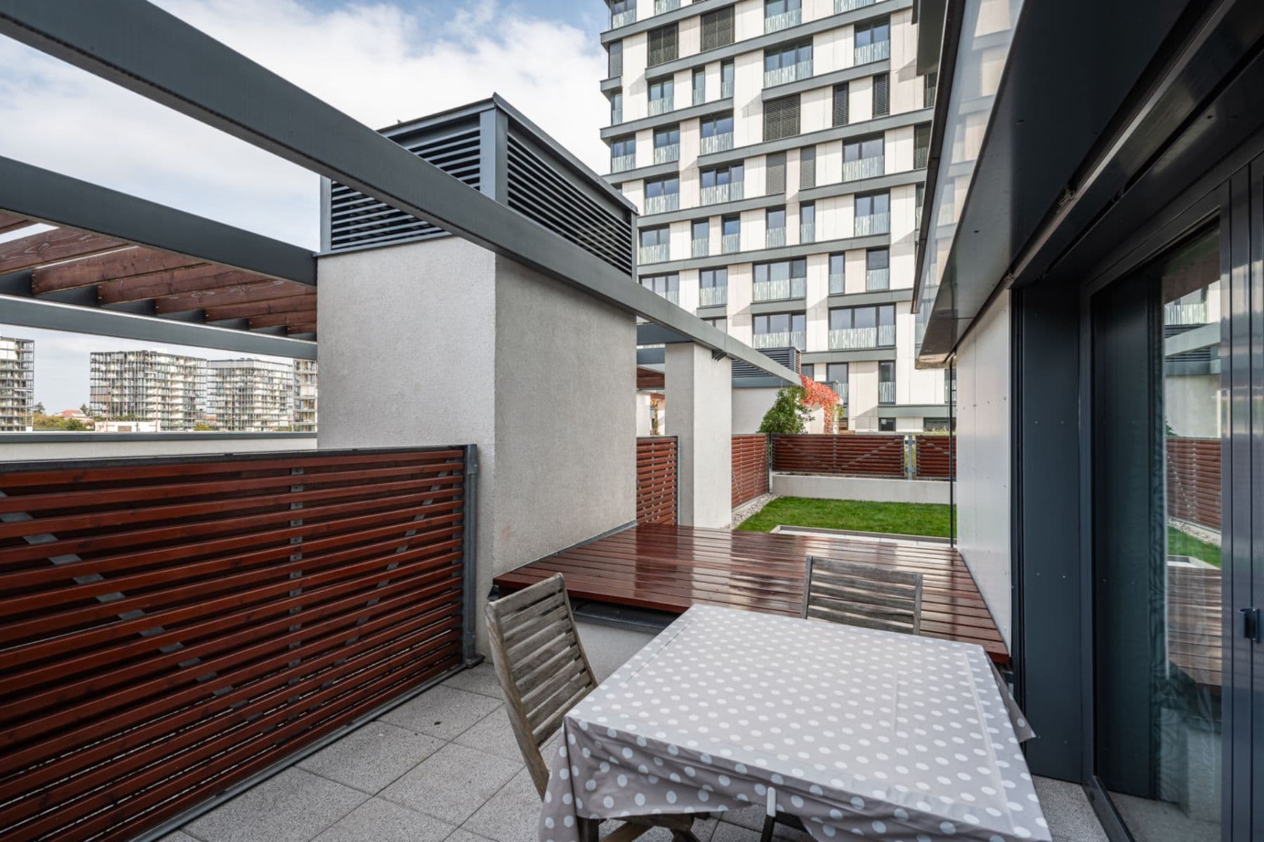 Prenájom bytu 2-izbový 61 m², Olšanská, Praha, Praha Prenájom bytu 2-izbový 61 m², Olšanská, Praha, Praha
