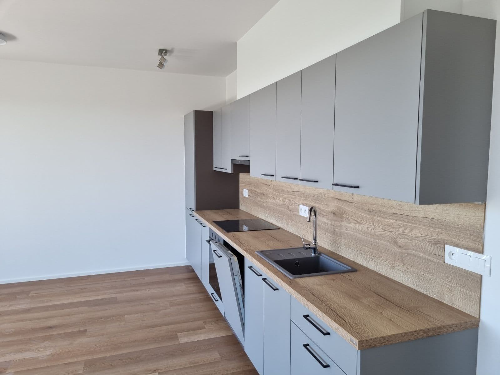 Prenájom bytu 2-izbový 60 m², Pod Krocínkou, Praha, Praha Prenájom bytu 2-izbový 60 m², Pod Krocínkou, Praha, Praha