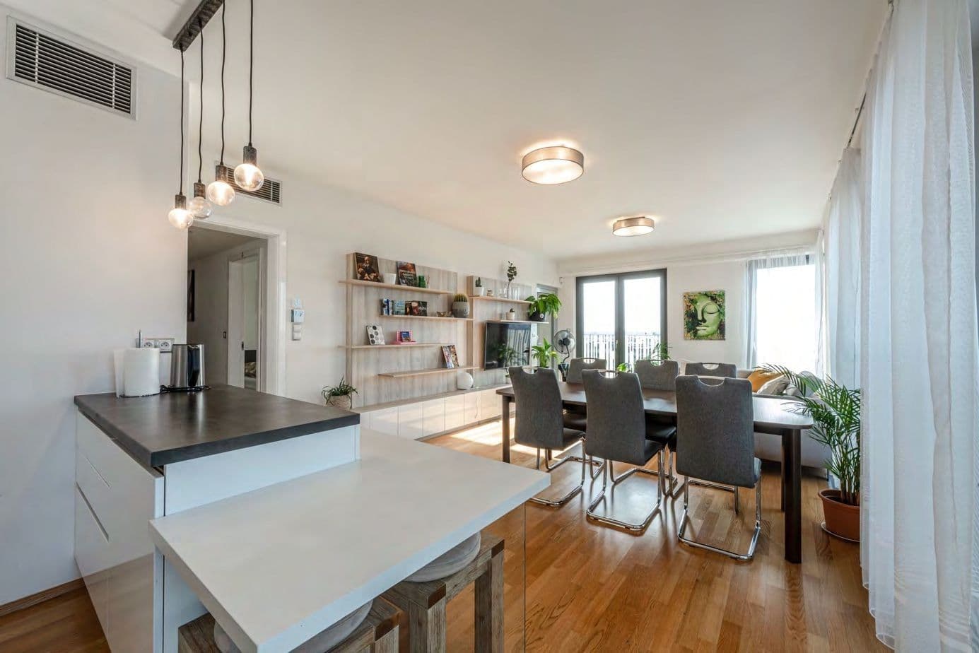 Prenájom bytu 4-izbový 132 m², Olšanská, Praha, Praha Prenájom bytu 4-izbový 132 m², Olšanská, Praha, Praha