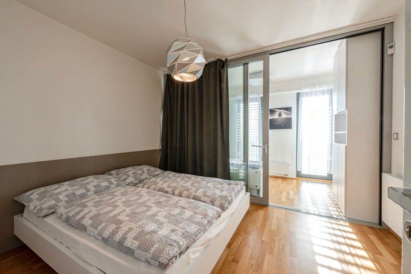 Prenájom bytu 4-izbový 132 m², Olšanská, Praha, Praha Prenájom bytu 4-izbový 132 m², Olšanská, Praha, Praha