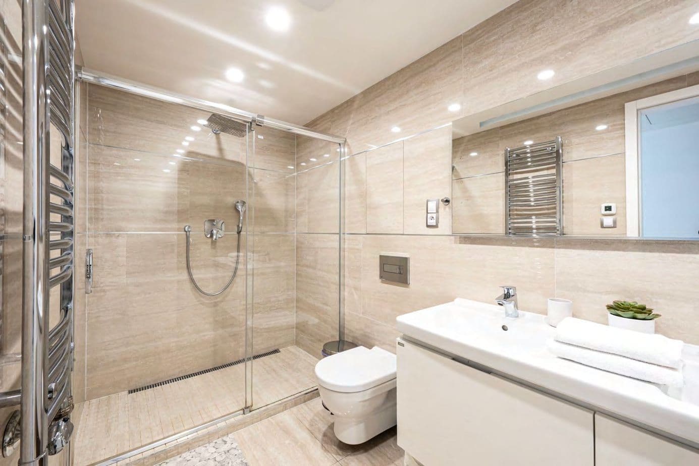 Prenájom bytu 4-izbový 132 m², Olšanská, Praha, Praha Prenájom bytu 4-izbový 132 m², Olšanská, Praha, Praha