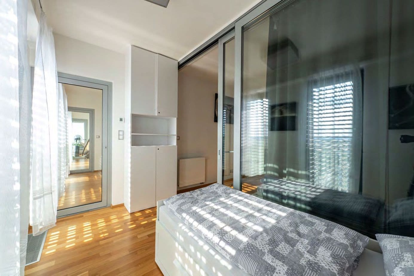 Prenájom bytu 4-izbový 132 m², Olšanská, Praha, Praha Prenájom bytu 4-izbový 132 m², Olšanská, Praha, Praha