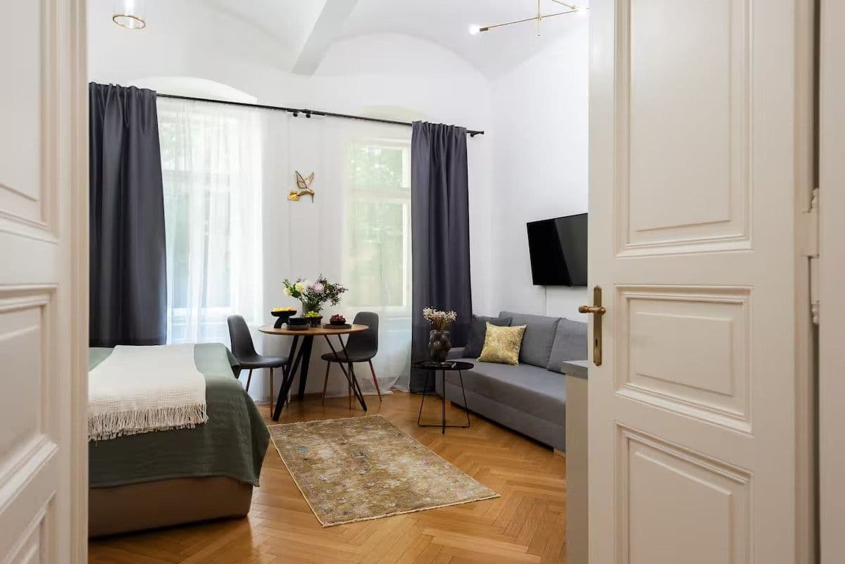 Prenájom bytu 1-izbový 37 m², Všehrdova, Praha, Praha Prenájom bytu 1-izbový 37 m², Všehrdova, Praha, Praha