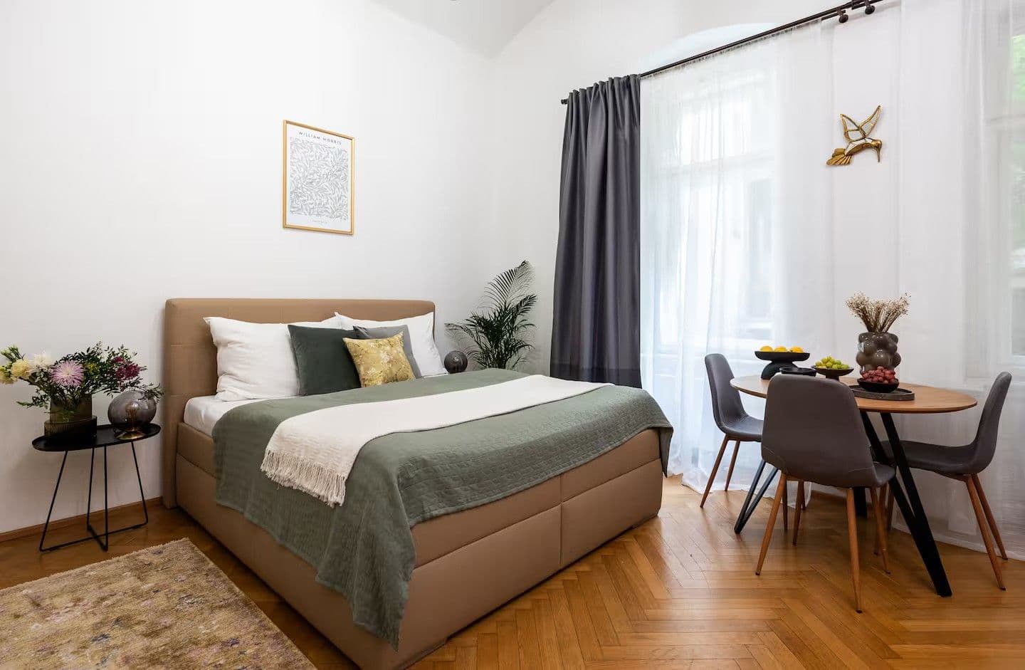 Prenájom bytu 1-izbový 37 m², Všehrdova, Praha, Praha Prenájom bytu 1-izbový 37 m², Všehrdova, Praha, Praha