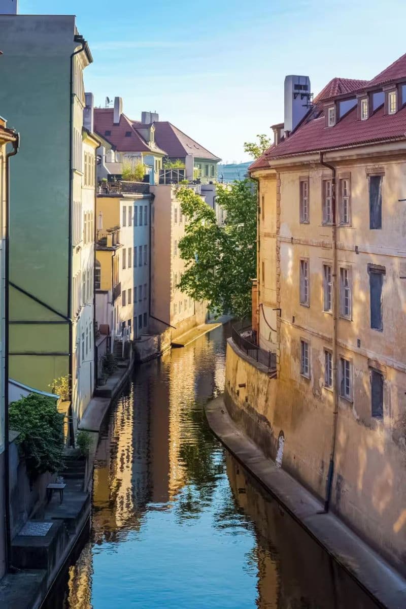 Prenájom bytu 1-izbový 37 m², Všehrdova, Praha, Praha Prenájom bytu 1-izbový 37 m², Všehrdova, Praha, Praha