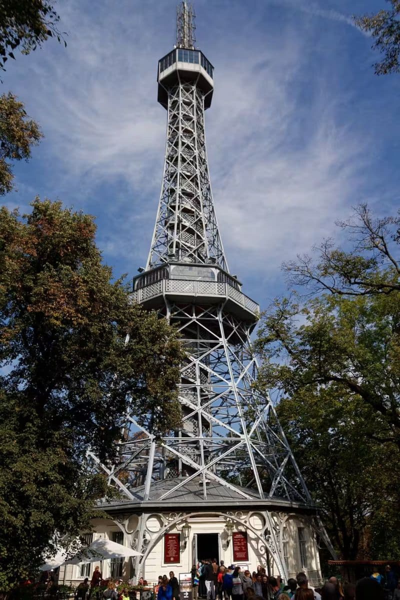Prenájom bytu 1-izbový 37 m², Všehrdova, Praha, Praha Prenájom bytu 1-izbový 37 m², Všehrdova, Praha, Praha