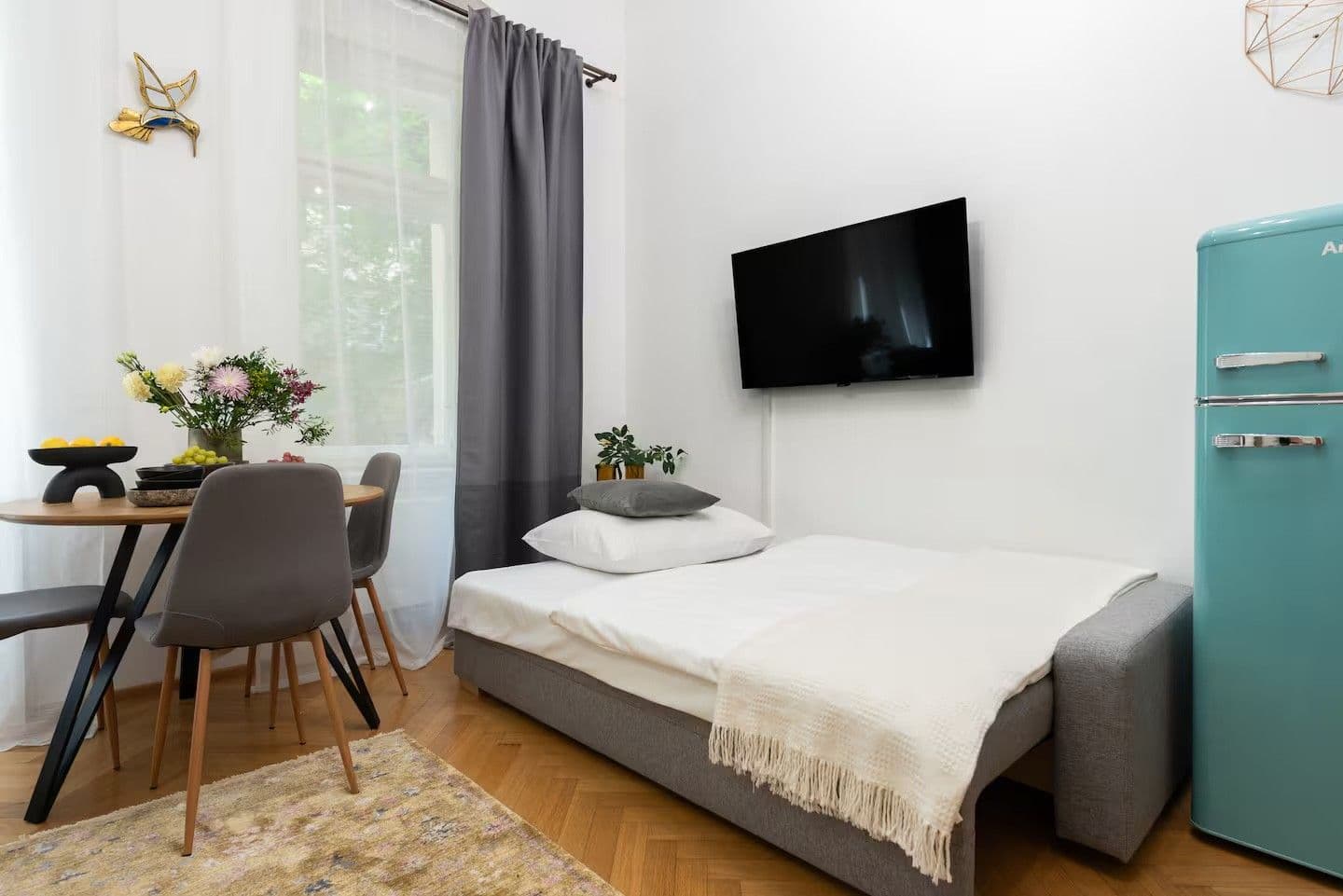 Prenájom bytu 1-izbový 37 m², Všehrdova, Praha, Praha Prenájom bytu 1-izbový 37 m², Všehrdova, Praha, Praha