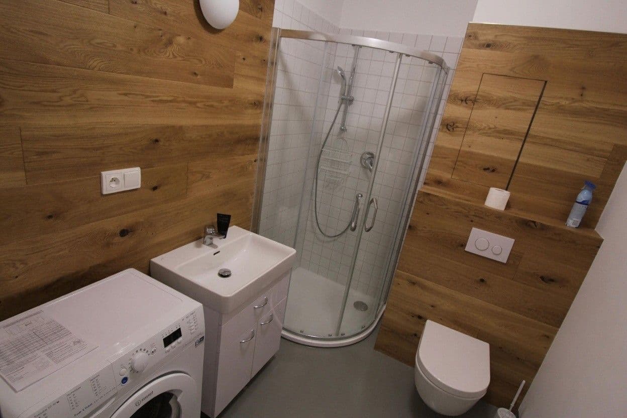 Prenájom bytu 1-izbový 36 m², Plzeňská, Praha, Praha Prenájom bytu 1-izbový 36 m², Plzeňská, Praha, Praha