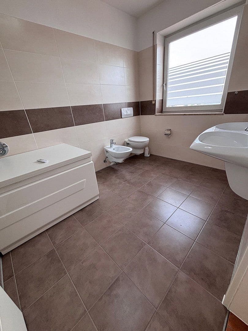 Prenájom bytu 7-izbový 175 m², Gilching, Bavorsko Prenájom bytu 7-izbový 175 m², Gilching, Bavorsko