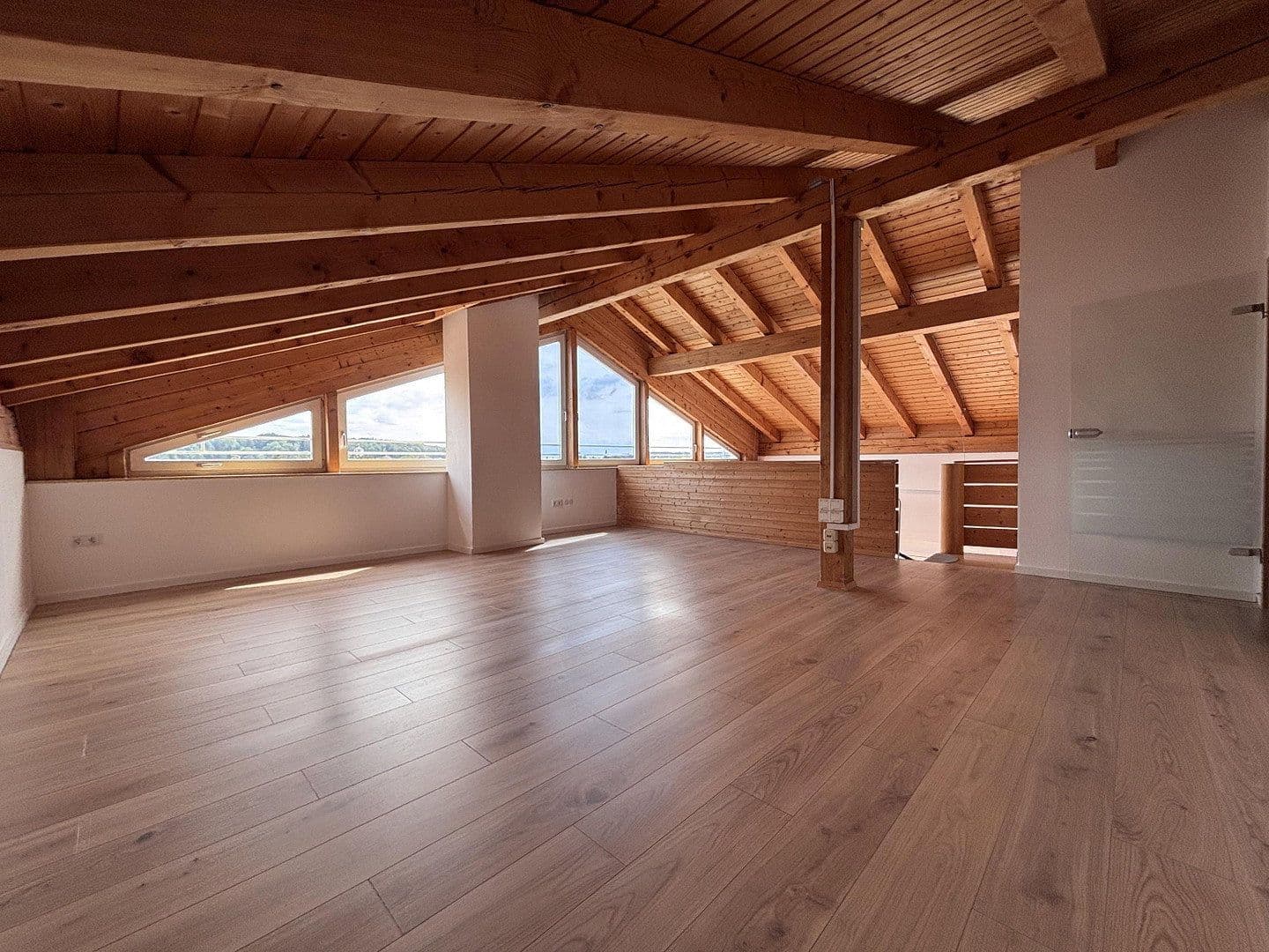 Prenájom bytu 7-izbový 175 m², Gilching, Bavorsko Prenájom bytu 7-izbový 175 m², Gilching, Bavorsko
