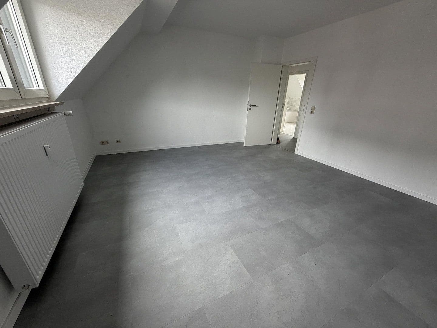 Prenájom bytu 3-izbový 83 m², Von-der-Mark-Str. 37, Duisburg, Severné Porýnie - Westfálsko Prenájom bytu 3-izbový 83 m², Von-der-Mark-Str. 37, Duisburg, Severné Porýnie - Westfálsko