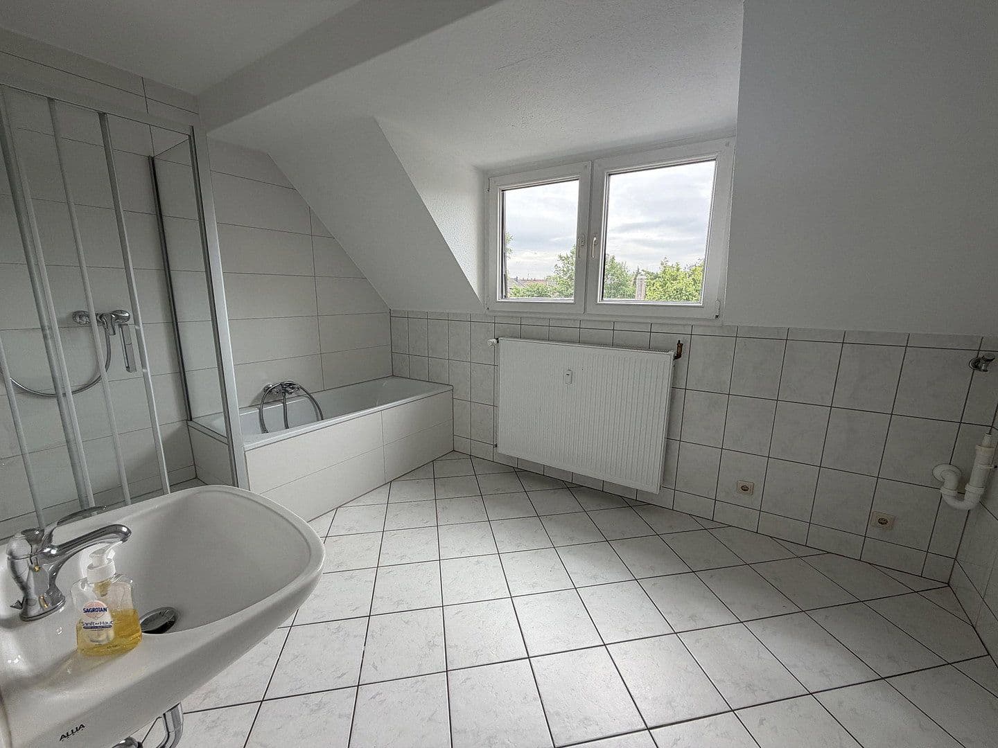 Prenájom bytu 3-izbový 83 m², Von-der-Mark-Str. 37, Duisburg, Severné Porýnie - Westfálsko Prenájom bytu 3-izbový 83 m², Von-der-Mark-Str. 37, Duisburg, Severné Porýnie - Westfálsko