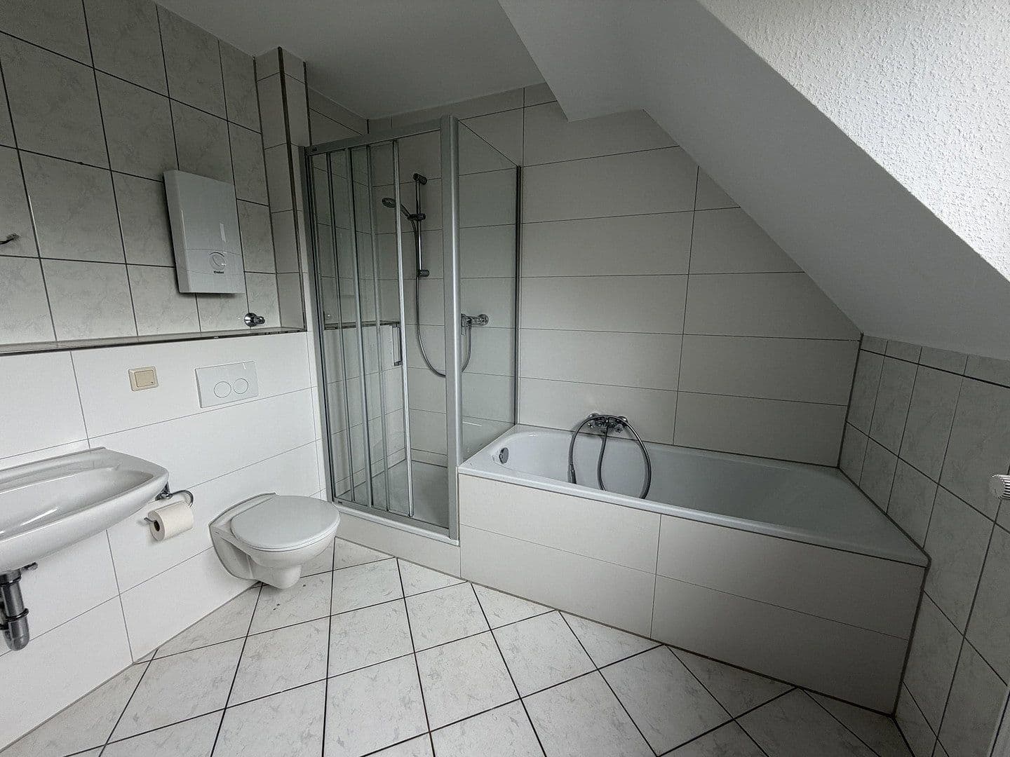 Prenájom bytu 3-izbový 83 m², Von-der-Mark-Str. 37, Duisburg, Severné Porýnie - Westfálsko Prenájom bytu 3-izbový 83 m², Von-der-Mark-Str. 37, Duisburg, Severné Porýnie - Westfálsko